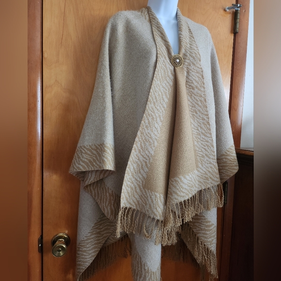 29 Palms Poncho Open Front - Picture 7 of 10